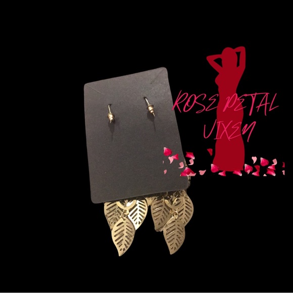 Gold Leaves Design Earrings. - Picture 2 of 3